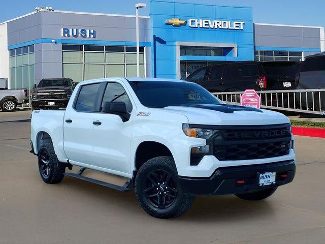 2024 Chevrolet Silverado 1500 Custom Trail Boss in Summit White — front three-quarter view